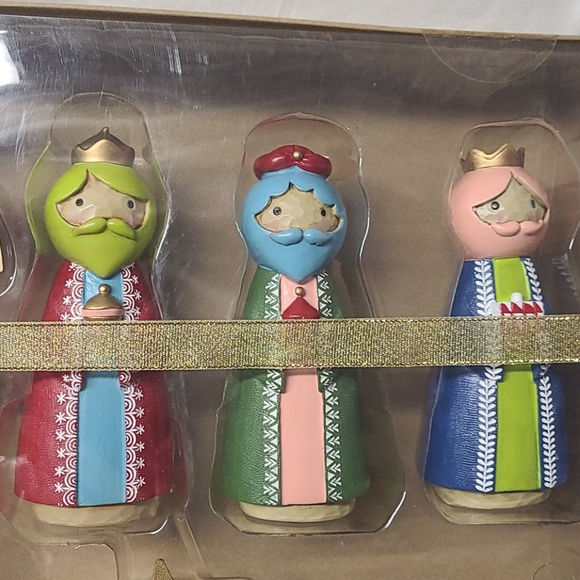 Hallmark wooden nativity set NWT - Picture 6 of 7